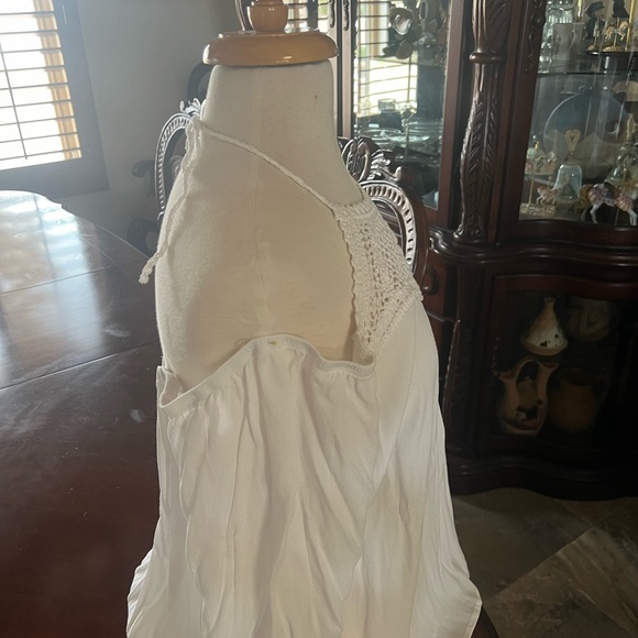 White halter/off shoulder blouse - Picture 2 of 4